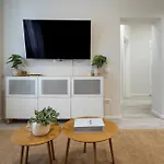 Modern 2br - Balcony Views On Blvd Corneliu Coposu