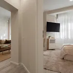 Modern 2br - Balcony Views On Blvd Corneliu Coposu *