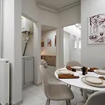 Modern 2br - Balcony Views On Blvd Corneliu Coposu شقة