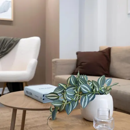 Modern 2br - Balcony Views On Blvd Corneliu Coposu