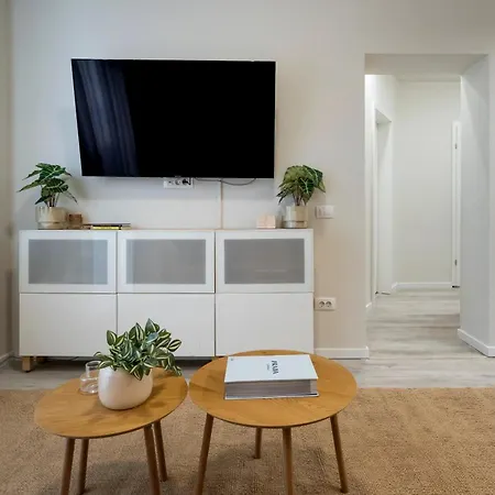 Modern 2br - Balcony Views On Blvd Corneliu Coposu