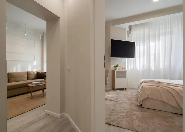 Modern 2br - Balcony Views On Blvd Corneliu Coposu *