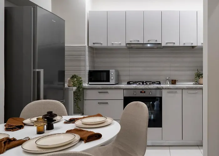 Modern 2br - Balcony Views On Blvd Corneliu Coposu Apartman