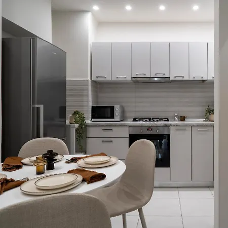 Modern 2br - Balcony Views On Blvd Corneliu Coposu דירה