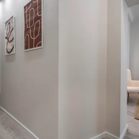 Modern 2br - Balcony Views On Blvd Corneliu Coposu Lejlighed