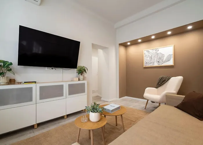 Modern 2br - Balcony Views On Blvd Corneliu Coposu Lägenhet